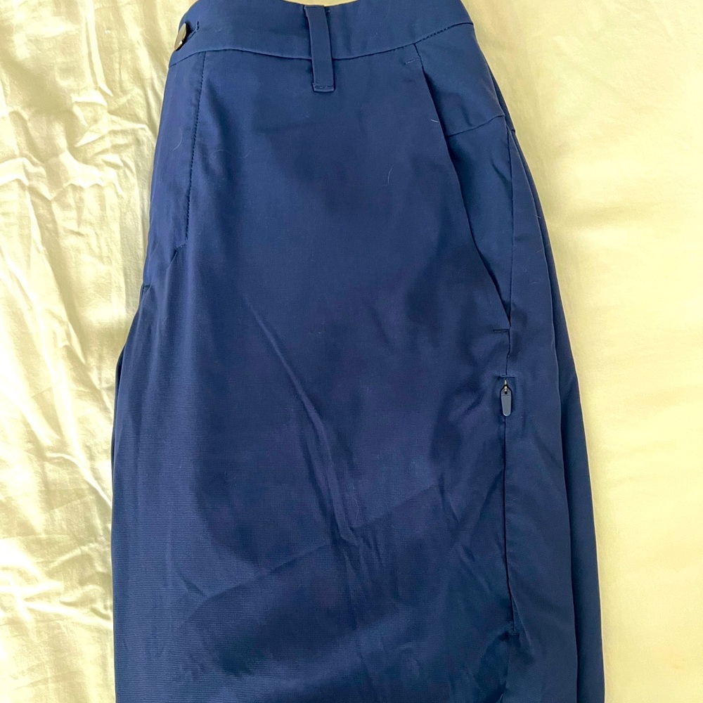 Mens M lululemon golf shorts with ball pockets